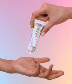 Unicorn Lovers -Eterna Skin Shop creme mains unicorn 900x 89dc9c43 dde4 4994 b2ea e4866eb98b66